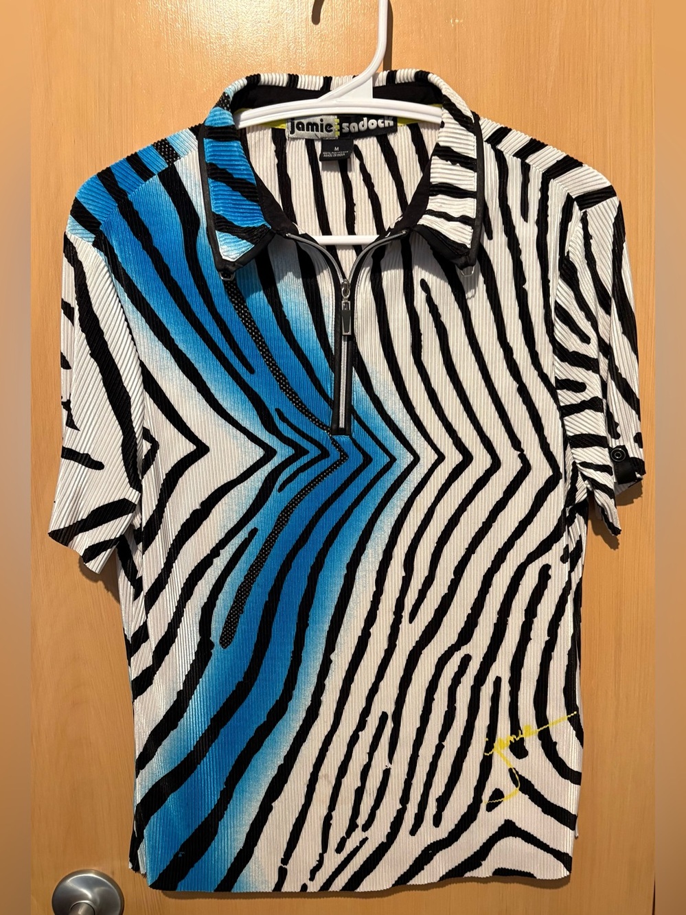 Jamie Sadock Women’s Blue & Black Zebra Stripe Golf Shirt Pleated Crunch Fabric